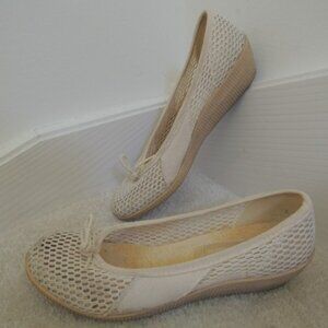 Ladies Shoes Size 8 B Off White / Ecru Open Weave Canvas Fabric Slip On Wedge